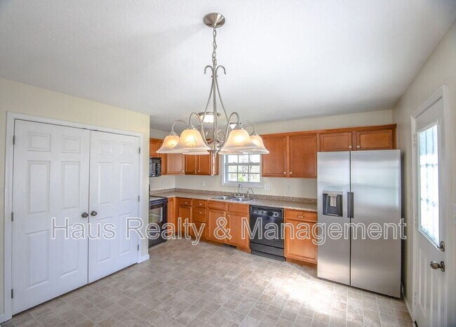 Building Photo - 955 Russet Dr