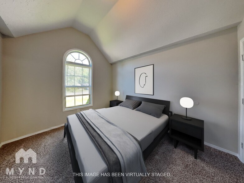 Building Photo - 416 E Denton Cir