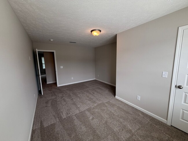 Building Photo - Brand New 4 Bed 3 Bath Townhome In Shelbyville