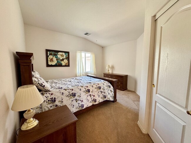 Building Photo - FOX CREEK Cul De Sac Home with Garage