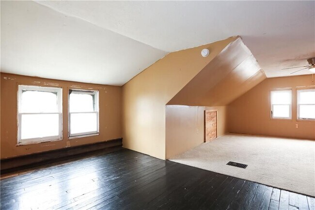 Building Photo - 506-508-508 Melville St