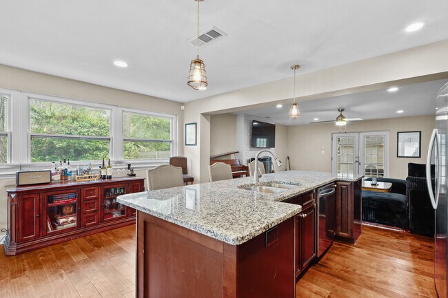 Building Photo - Spacious 4-Bedroom, 2.5-Bath Home E Duffy