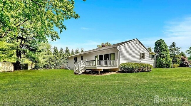 Building Photo - 12 Windsor Dr