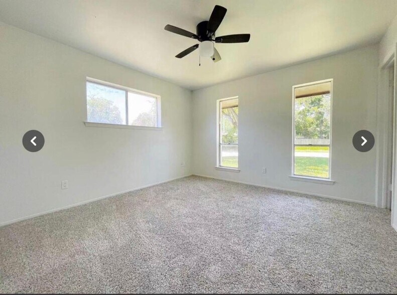 Building Photo - 1601 Carroll Dr