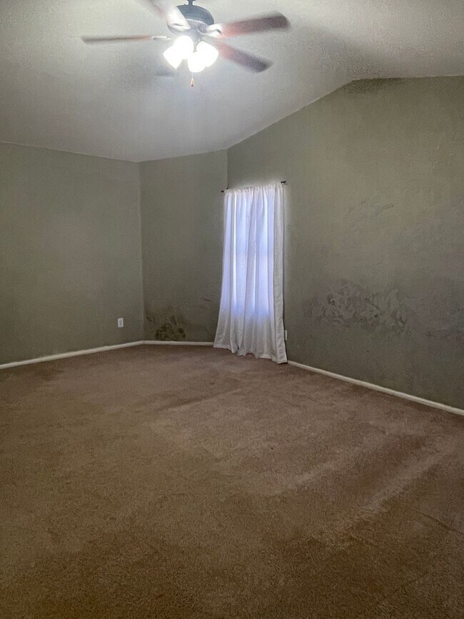 Building Photo - 12411 W Rancho Dr