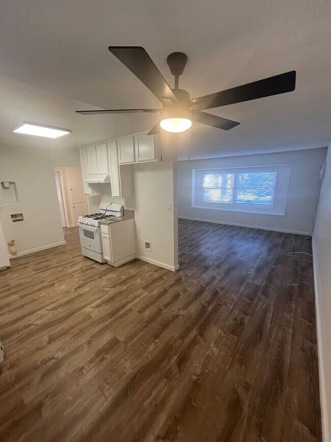 Building Photo - Aspan