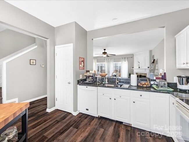 Building Photo - 10436 Winslet Dr