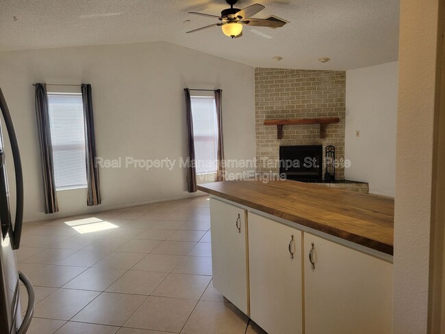 Building Photo - 11609 Shady Tree Pl