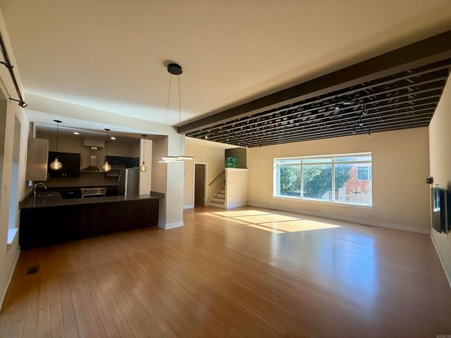 Building Photo - 110 Vertical Lofts Dr