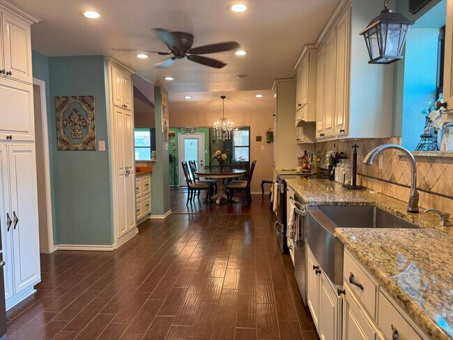Building Photo - 3418 Meadowhead Dr
