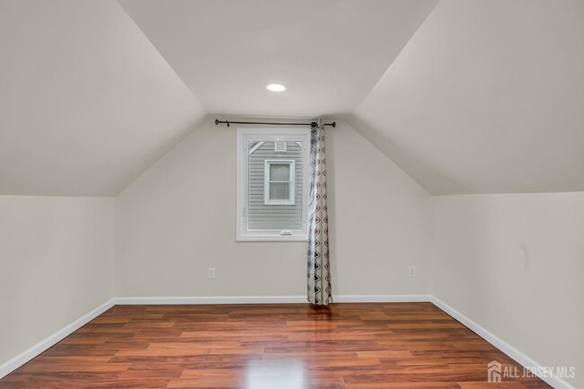 Building Photo - 58 Rose St