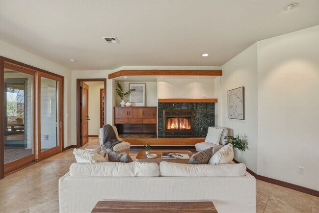 Building Photo - Beautiful 3-Bedroom Home Above Miller’s Landing with River and Mountain Vistas