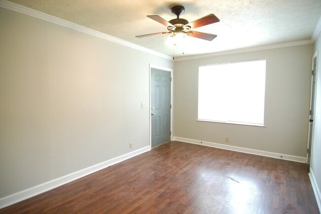 Building Photo - 2 Bedroom Inglewood Duplex!