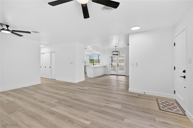 Building Photo - 405 Scenic Dr