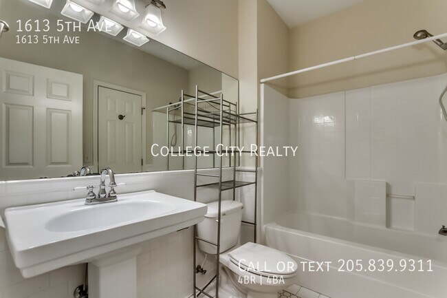 Building Photo - 1613 5th Ave