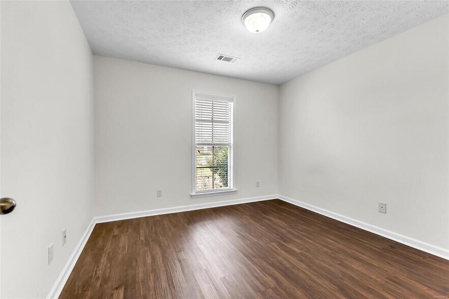 Building Photo - 8772 Will Newton Dr
