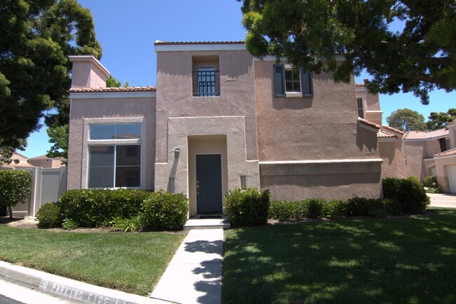 Building Photo - 842 Caminito Estrella