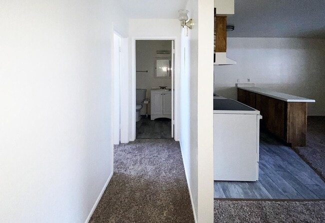 Building Photo - Renovated 1-Bedroom Condo in Gated North P...