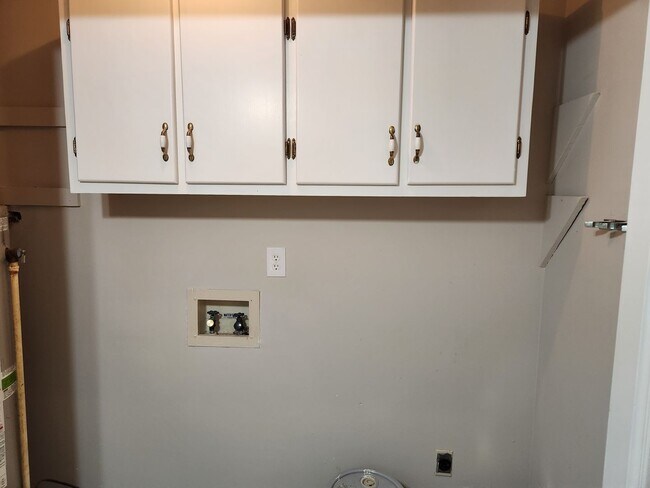 Building Photo - 33A / 33B  IL Rental