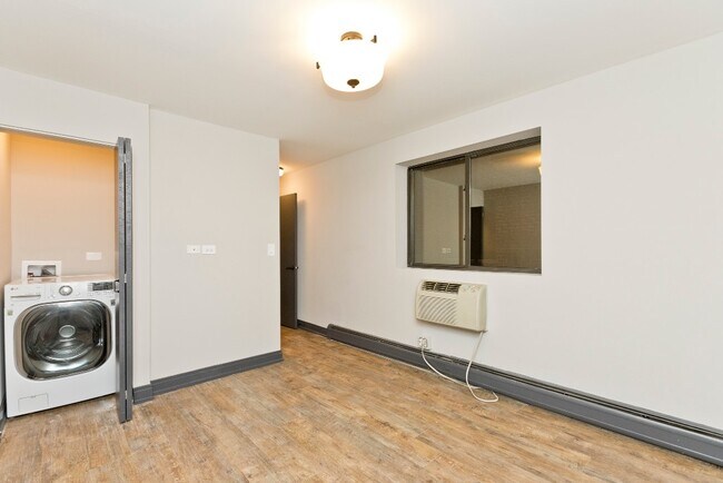 Building Photo - 516 W Wrightwood Ave