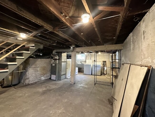 Building Photo - Proctor district home featuring updated ki...