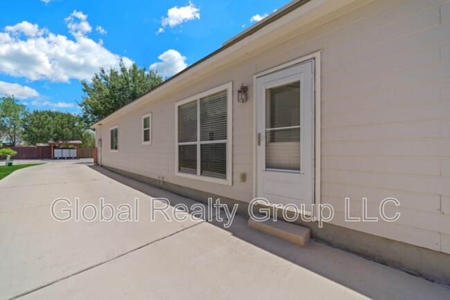 Building Photo - 308 Rustic Tr