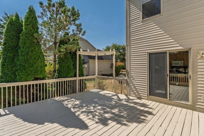 Building Photo - 6117 Wynford Dr