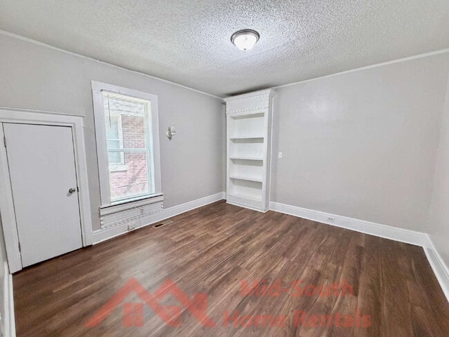 Building Photo - 1561 Foster Ave