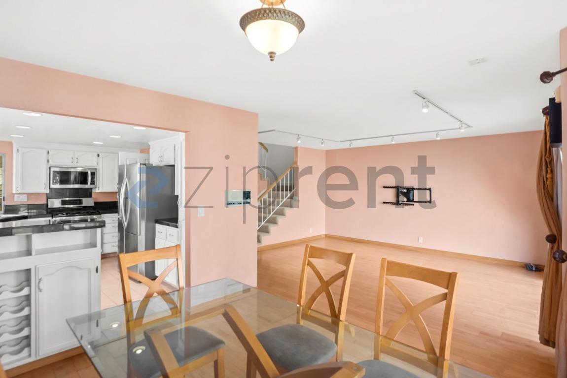 Building Photo - Unit