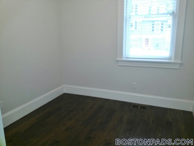 Building Photo - 2044 Beacon St