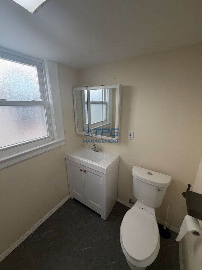 Building Photo - 134 Dewey St