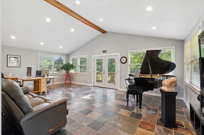 Building Photo - Gated versatile lifestyle property tucked into the heart of Tennessee’s most scenic countryside