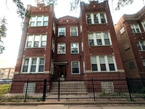 Building Photo - 6730 S Ridgeland Ave