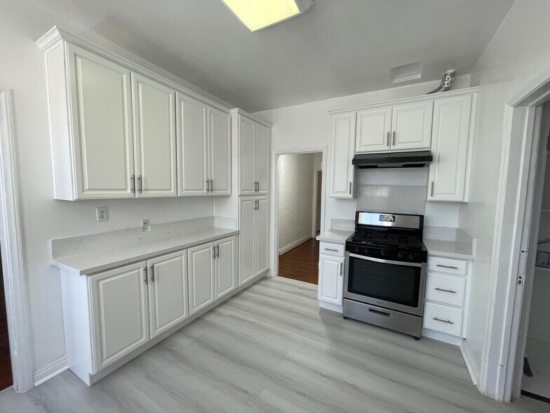 Building Photo - 1602 S Stanley Ave