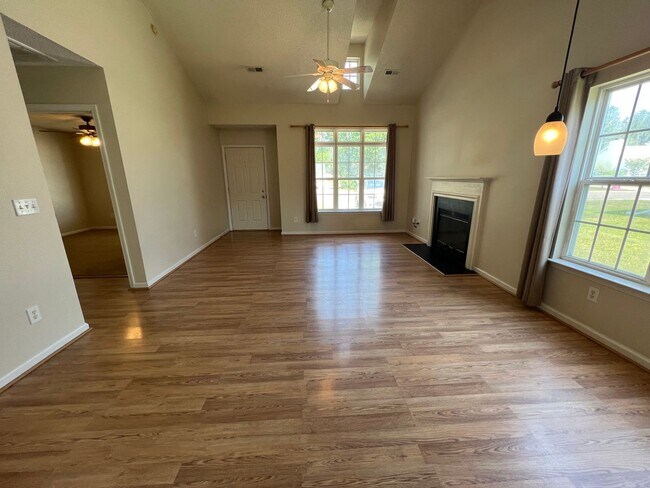 Building Photo - Charming 3 Bedroom, 2 Bath Home in Ogden!