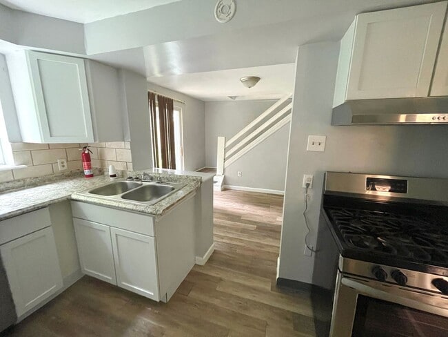 Building Photo - Renovated 3 bed 2 bath in Ambridge Heights!