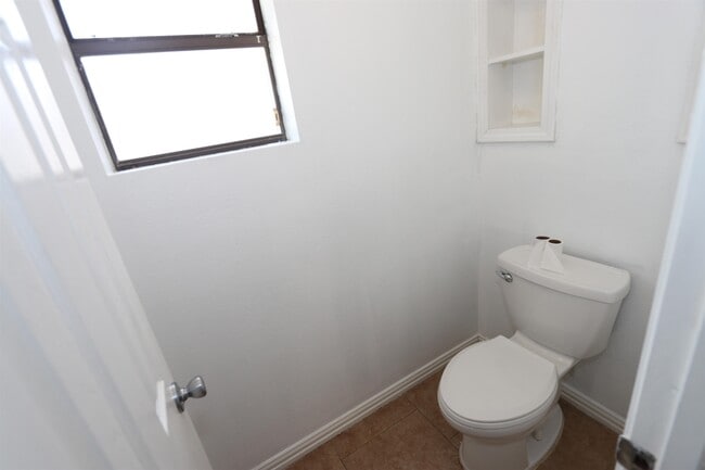 Building Photo - 609 St James Ct