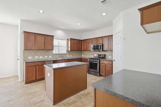 Building Photo - 307 Grutsch Dr