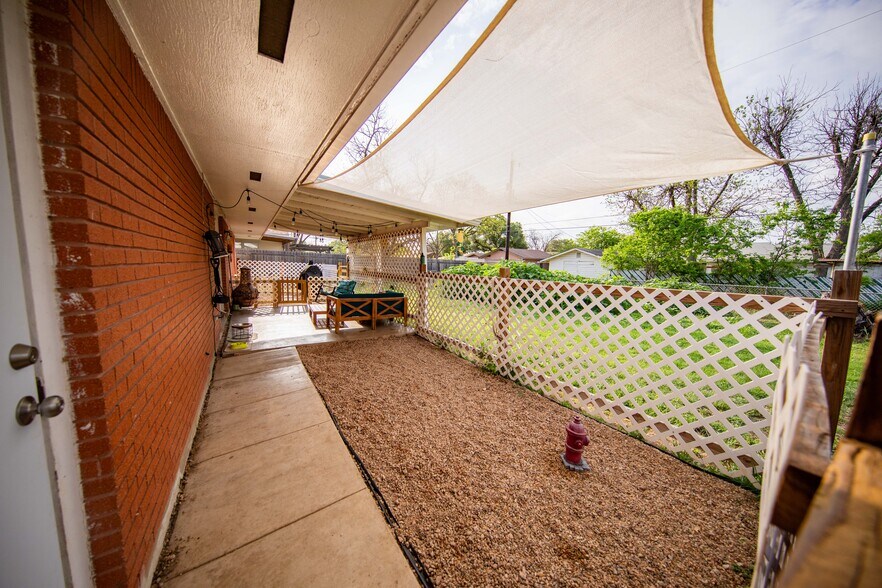 Building Photo - 4918 Seabreeze Dr