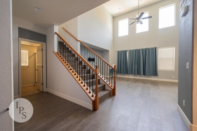 Building Photo - North Clovis Home, 4BR/3.5BA, CUSD - Lots ...