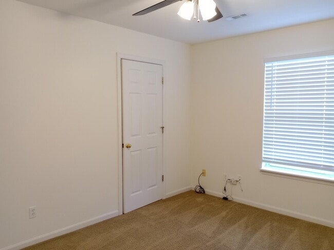 Building Photo - 3519 La Mesa Dr