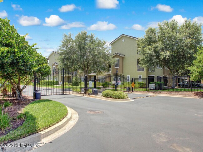 Building Photo - 10075 Gate Pkwy