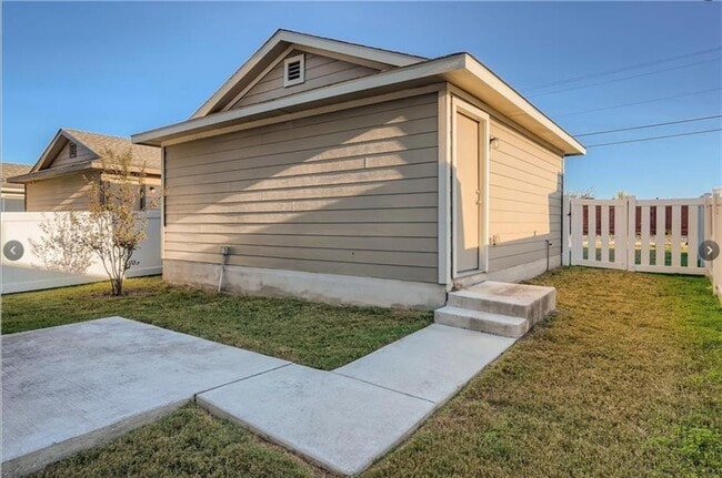 Building Photo - 304 Cane River Rd