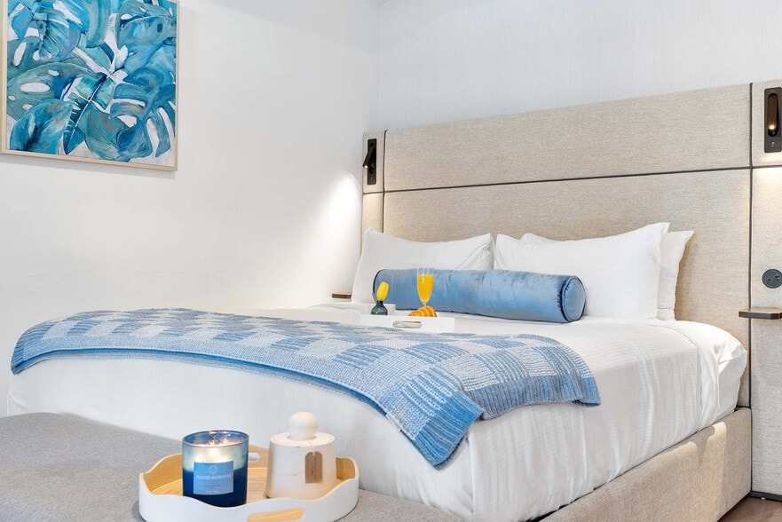 Building Photo - 398 NE 5th St