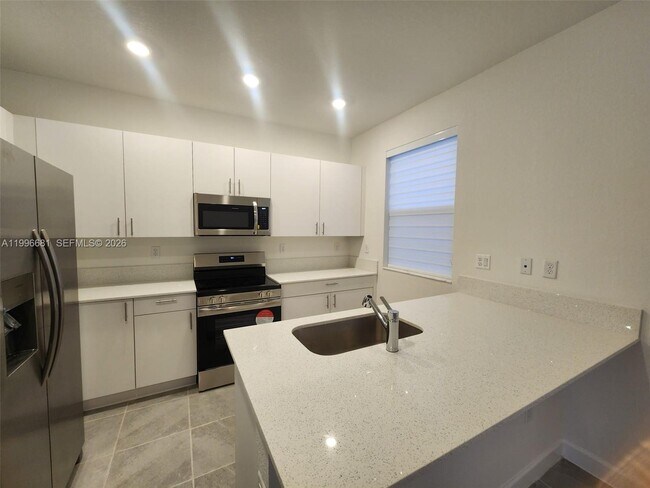 Building Photo - 2429 SE 28th Dr