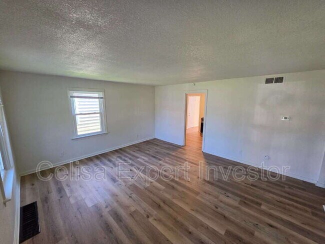 Building Photo - 4317 Spatz Ave