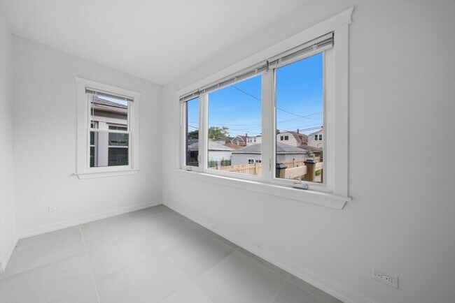 Building Photo - 1109 N Kedvale Ave