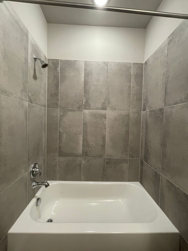 Building Photo - Townhome for rent