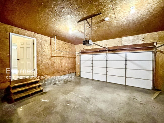 Building Photo - 128 Thrasher Pike