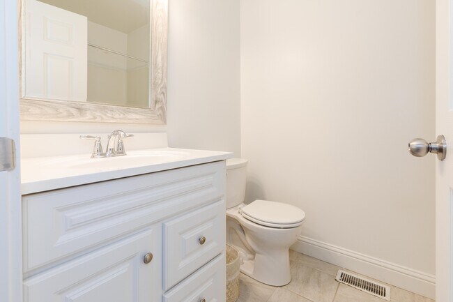 Building Photo - 237 E 270 N